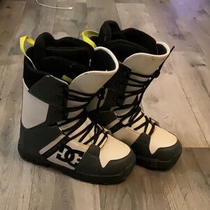 DC snow boots